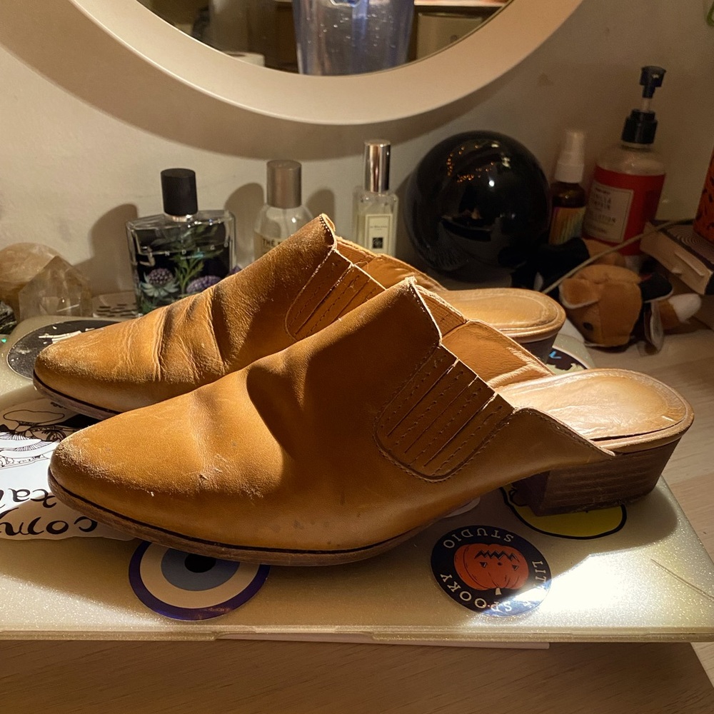 Madewell slip on leather clogs